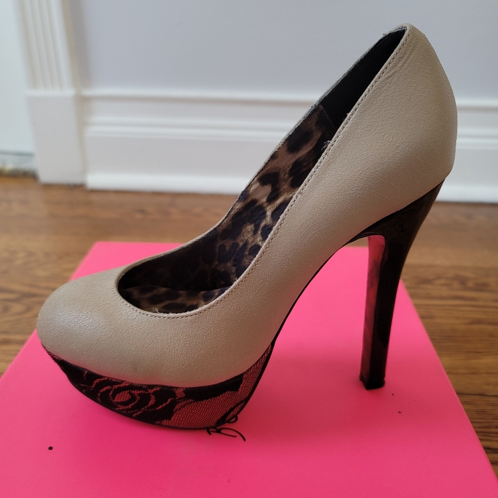 Betsey Johnson Dareah in Blush Multi